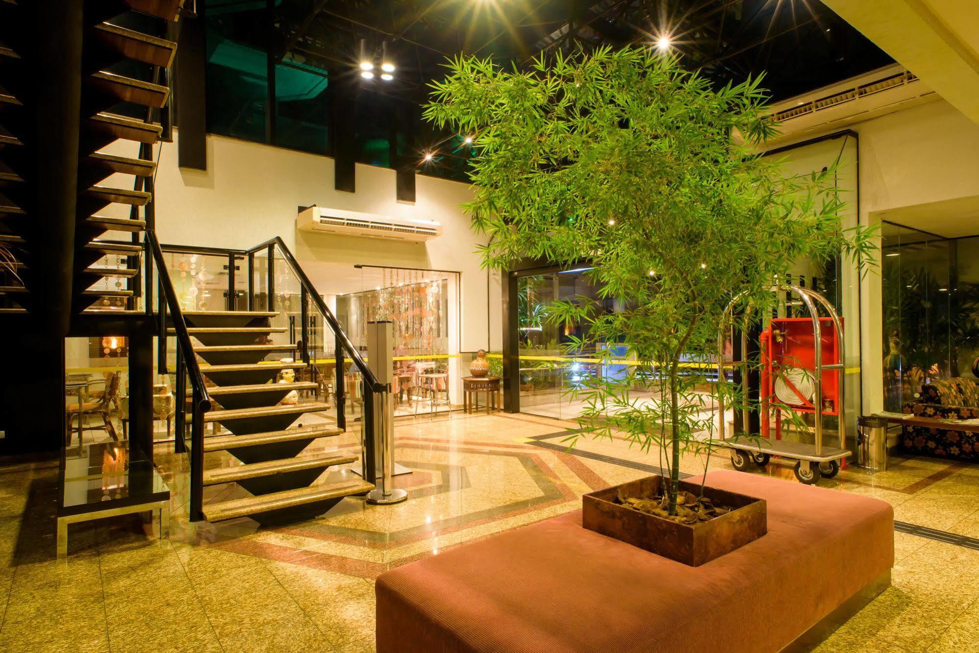 Bahamas Suite Hotel กัมโปกรันเด ภายนอก รูปภาพ